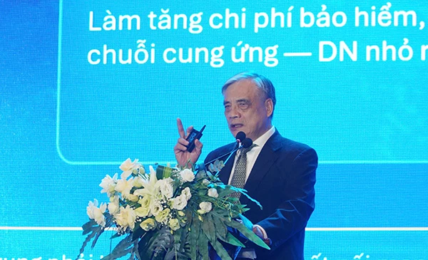 PGS.TS Trần Đình Thiên phát biểu tại phiên bàn tròn.