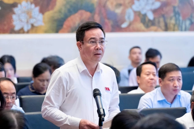 Đại biểu Nguyễn Văn Huy - Đoàn ĐBQH tỉnh Hưng Yên phát biểu. Ảnh: Quochoi.vn.
