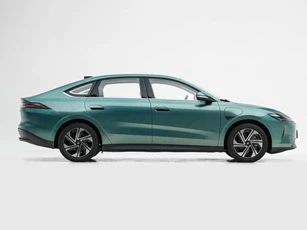 Xe sedan hạng D công suất 197 mã lực, giá hơn 310 triệu đồng