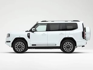 SUV địa hình dài gần 5,2 mét, công suất 761 mã lực, giá chưa tới 1,3 tỷ đồng