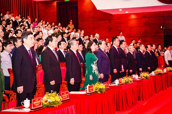 Phút tưởng niệm chí sĩ Huỳnh Thúc Kháng.