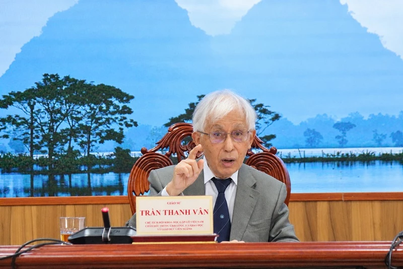 GS Trần Thanh Vân - Chủ tịch Hội Khoa học Gặp gỡ Việt Nam, Giám đốc ICISE chia sẻ thông tin.