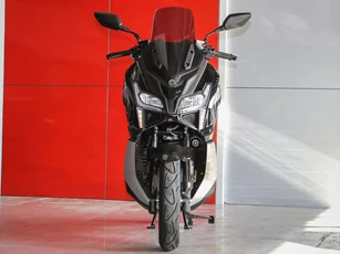 Xe tay ga hybrid, phanh ABS 2 kênh, TCS, giá hơn 54 triệu đồng