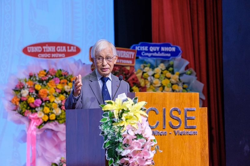 GS Trần Thanh Vân - Chủ tịch Hội Khoa học gặp gỡ Việt Nam, Giám đốc ICISE phát biểu khai mạc hội nghị.