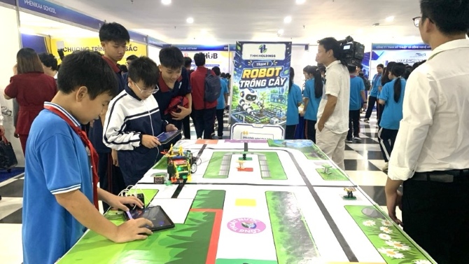 Triển lãm robot thúc đẩy ứng dụng công nghệ giải bài toán của Hà Nội