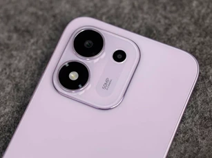 Smartphone RAM 8GB, pin 8.100mAh, giá 10,49 triệu đồng tại Việt Nam