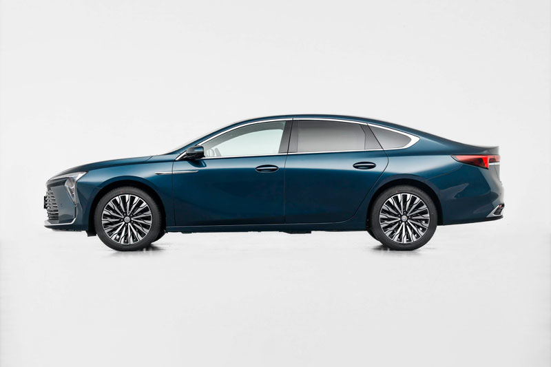 Xe sedan dài hơn 5 mét, công suất 237 mã lực, giá hơn 800 triệu đồng