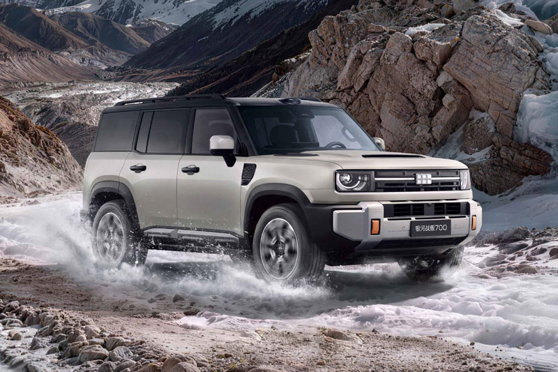 SUV địa hình công suất 1.114 mã lực, giá khởi điểm gần 700 triệu đồng