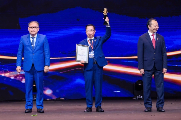 Chủ tịch ThaiBinh Seed được vinh danh doanh nhân Việt Nam tiêu biểu – Cúp Thánh Gióng năm 2026

 