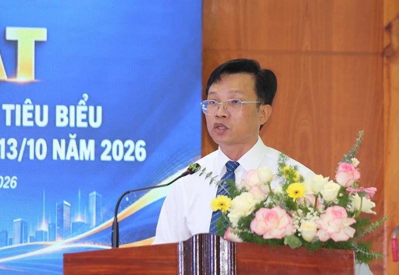 Chủ tịch UBND xã Tuy Phước Tây Tô Minh Chánh phát biểu tại buổi gặp mặt. 