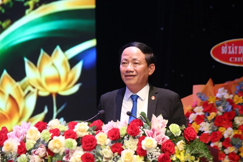 Chủ tịch UBND tỉnh Gia Lai Phạm Anh Tuấn chia sẻ với các doanh nhân.