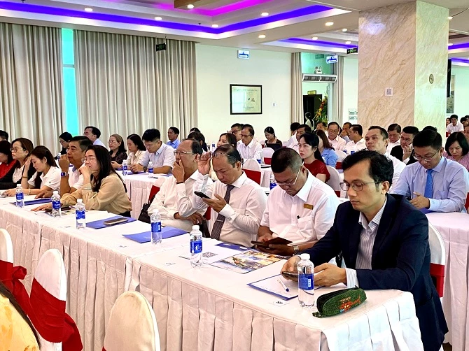 Ảnh 3- Hơn 400 doanh nghiệp tham dự buổi đối thoại với chính quyền thành phố