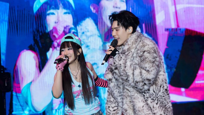 Lohan hát live gần 20 ca khúc, mashup loạt hit cực cháy cùng Bảo Thy và Lương Bích Hữu
