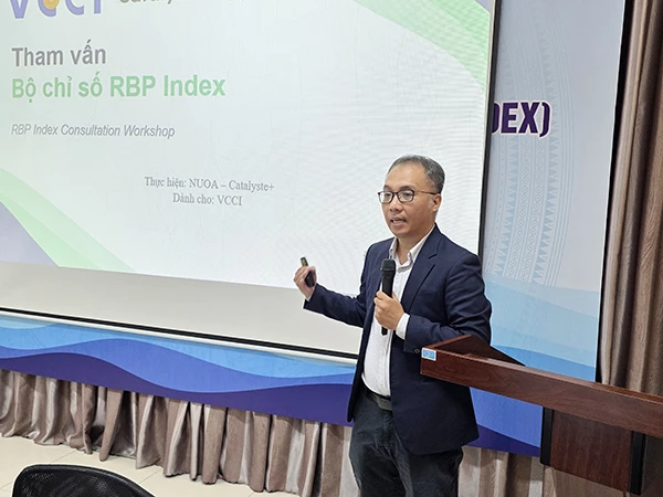 Ông Đinh Trung Hiếu - Tổng giám đốc Công ty CP Nuoa (đơn vị tư vấn xây dựng Bộ chỉ số RBP Index) giới thiệu về Bộ chỉ số RBP Index đề xuất áp dụng cho TP Đà Nẵng.