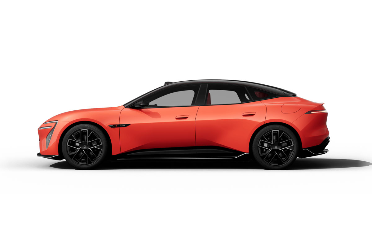 Xe sedan công suất 590 mã lực, trang bị tiên tiến, giá từ 850 triệu đồng