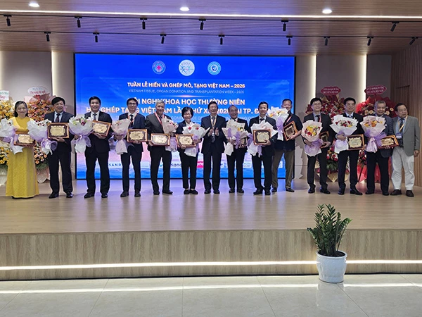 Hội Gh&eacute;p tạng Việt Nam vinh danh 15 nhà khoa học trên cả nước đã có đóng góp xuất sắc cho nền y học gh&eacute;p tạng Việt Nam.