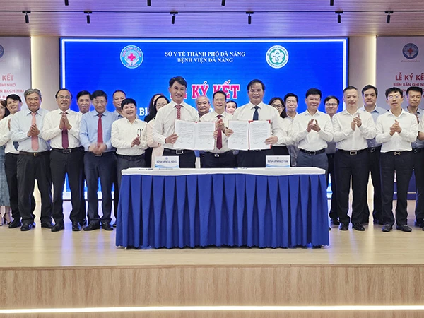 Ký kết hợp tác giai đoạn 2026 - 2030 giữa BV Đà Nẵng và BV Bạch Mai chiều ngày 17/10.