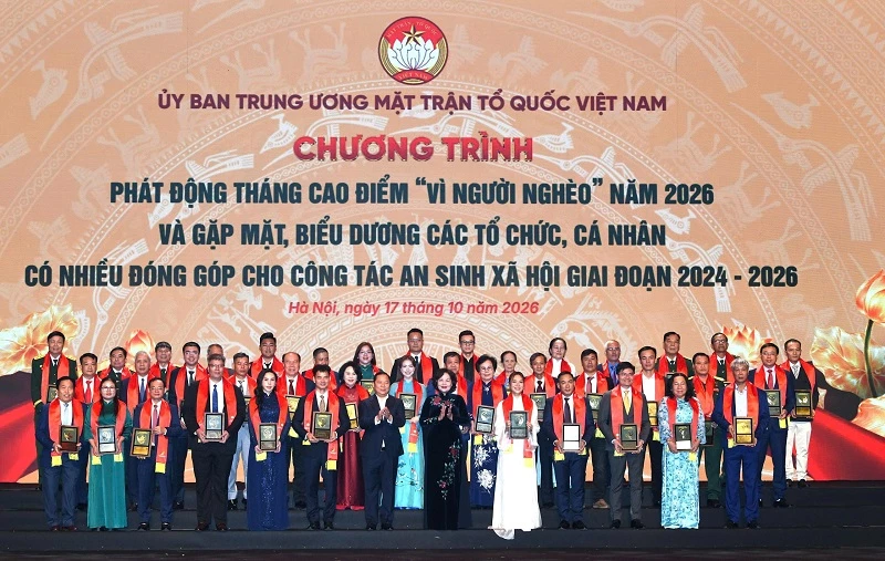 Ủy ban Trung ương MTTQ Việt Nam biểu dương các tổ chức, cá nhân có nhiều đóng góp cho công tác an sinh xã hội.