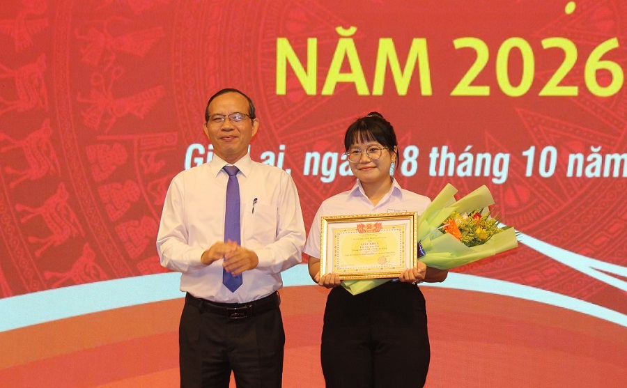 Nữ sinh Đào Trúc Mai đoạt giải Nhất thi tìm hiểu về Gia Lai