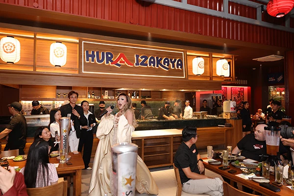 Hura Izakaya tại Mena Town Nguyễn Thị Thập định vị theo phong cách Japanese Coastal Tavern.