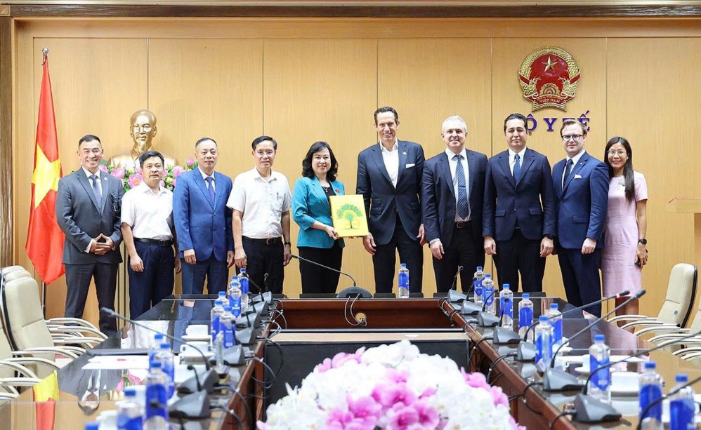 Bộ trưởng Bộ Y tế tiếp, làm việc với Tổng Giám đốc Điều hành Tập đoàn DKSH