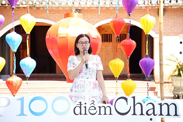 Phó Giám đốc Trung tâm Xúc tiến du lịch Đà Nẵng Huỳnh Thị Hương Lan chia sẻ thông tin về "Top 100 điểm chạm Đà Nẵng năm 2026".