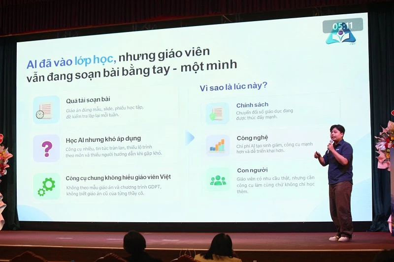 Nguyễn Anh Khoa - CEO FTES thuyết trình về dự án AIEdu.