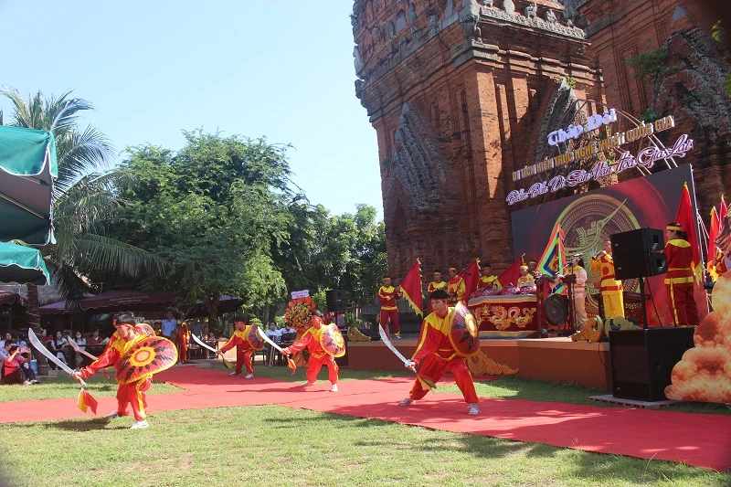 Biểu diễn võ cổ truyền.