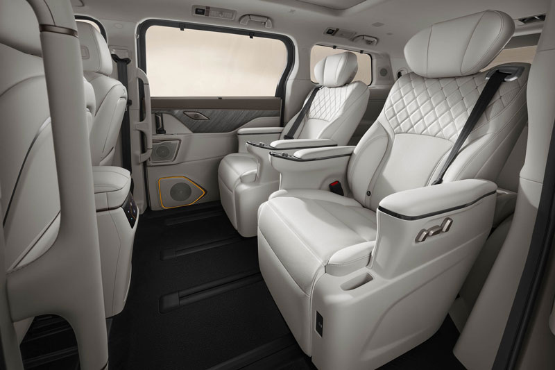 Xe MPV động cơ hybrid, công suất 438 mã lực, giá hơn 1 tỷ đồng