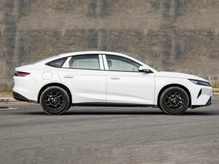 Xe sedan hạng D tiêu thụ 2,58 lít xăng/100 km, giá hơn 300 triệu đồng