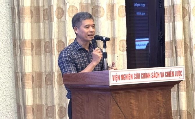 PGS.TS Hoàng Tùng, Hiệu trưởng Trường Đại học Xây dựng Hà Nội phát biểu tại tọa đàm. Ânhr: HT.