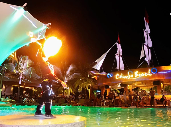 Không gian giải trí Columbo Beach góp phần thu hút du khách đến Đà Nẵng mùa thấp điểm.