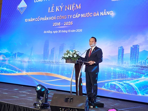 Phó Bí thư Thành uỷ Đà Nẵng Nguyễn Đình Vĩnh phát biểu tại buổi lễ.