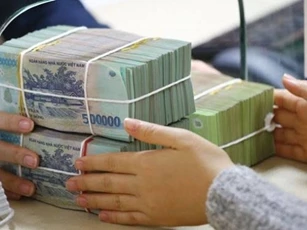 Đại biểu Quốc hội đề xuất tái cấu trúc vốn, giảm lãi suất cho vay