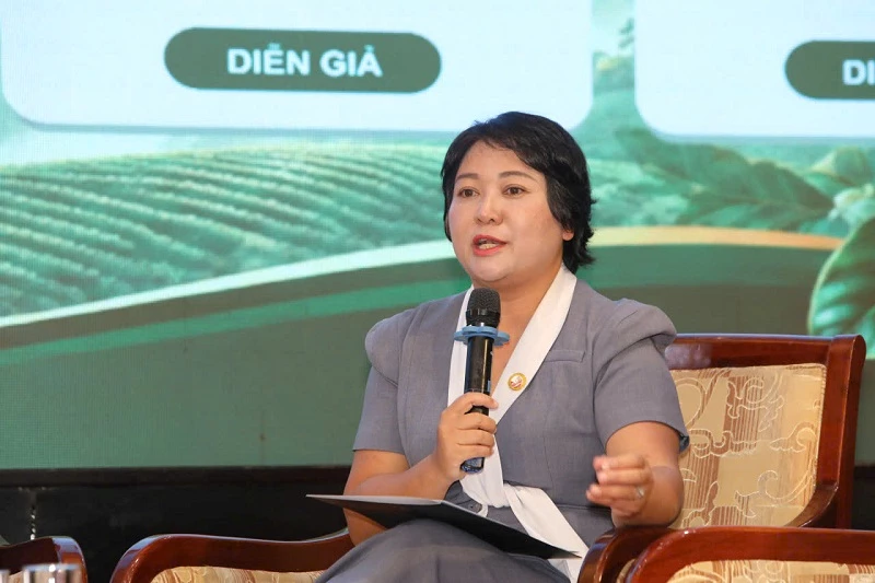 bà Nguyễn Thị Thu Hiền - Ủy viên Ban Thường vụ, Trưởng Ban đào tạo Hiệp hội Doanh nghiệp tỉnh Lâm Đồng, chia sẻ tại toạ đàm.