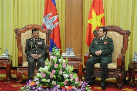 Đại tướng Phùng Quang Thanh tiếp Đại tướng Niêng Phát - ảnh: Trung Kiên.