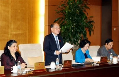 Chủ tịch QH Nguyễn Sinh Hùng phát biểu khai mạc phiên họp thứ 41 của Ủy ban Thường vụ Quốc hội khóa XIII. Ảnh: PHẠM KIÊN (TTXVN)