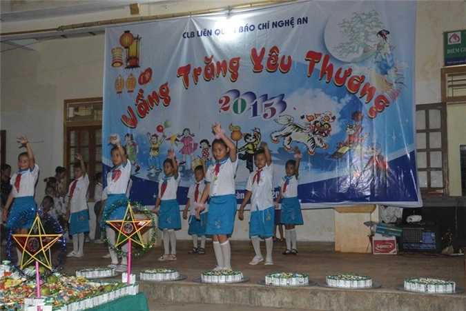 Các tiết mục văn nghệ của các em học sinh Trường THCS xã Thạch Ngàn.