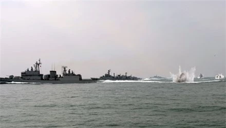Hàn Quốc bắn súng cảnh cáo tàu tuần tra Triều Tiên 