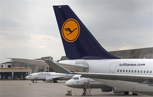 Máy bay của Lufthansa đỗ tại sân bay thành phố Frankfurst, ngày 6/11. Ảnh: AFP