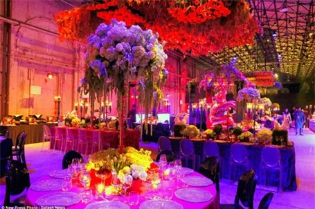 Tiệc cưới được tổ chức trong những khách sạn sang trọng nhất và kéo dài trong 3 ngày tại thành phố Florence, Italy.