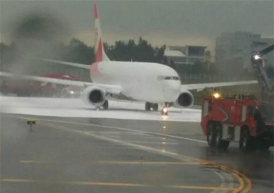 Do bị xịt bọt chữa cháy nhầm, các hành khách trên máy bay Fuzhou Airlines bị hoãn 10 tiếng - Ảnh: