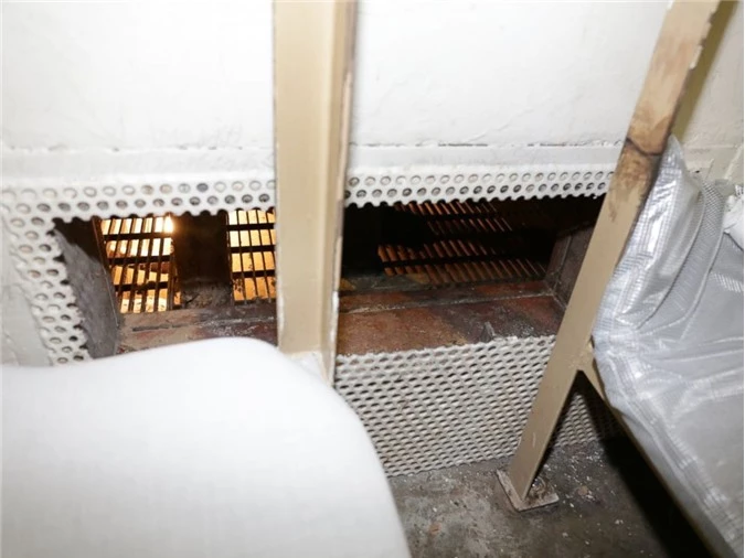 3 tù nhân đã cắt thủng tấm lưới thép dày bên trong phòng giam riêng