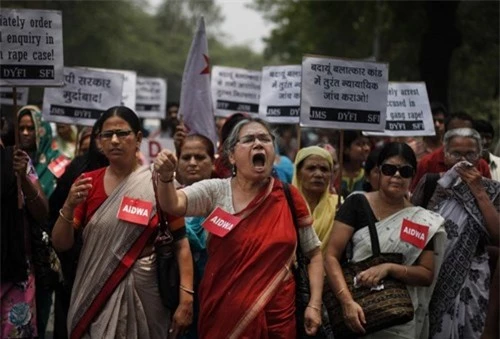 Biểu tình phản đối tấn công tình dục ở Ấn Độ. 