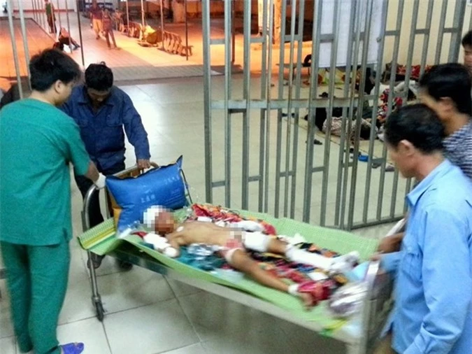 Cháu Long được đưa vào điều trị tại Bệnh viện Sản - nhi Nghệ An - Ảnh: Phạm Đức