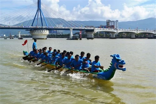 Đà Nẵng tổ chức Giải đua thuyền truyền thống vào ngày 2/9 trên sông Hàn. Ảnh: Báo Đà Nẵng.