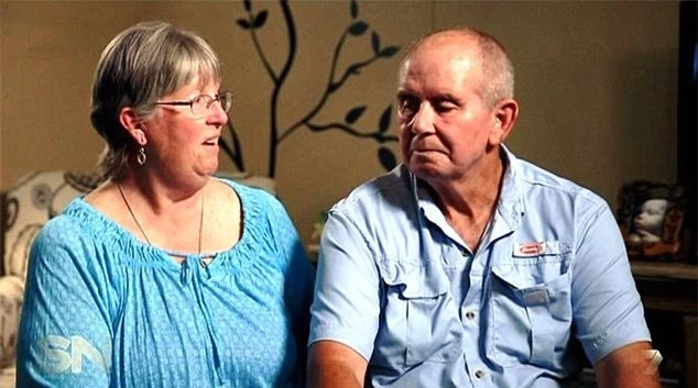 Vợ ông cho biết đã tận mắt chứng kiến chồng bị sét đánh 9/11 lần