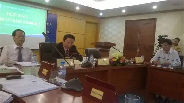 Thứ trưởng Bộ Tài Nguyên và Môi trường trả lời báo chí tại cuộc họp báo thường kỳ hôm 31/7.