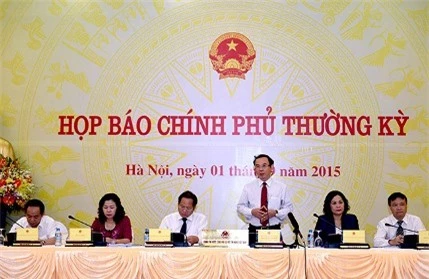 Bộ trưởng, Chủ nhiệm VPCP Nguyễn Văn Nên chủ trì phiên họp báo Chính phủ thường kỳ tháng 8/2015. Ảnh: VGP/Quang Hiếu.