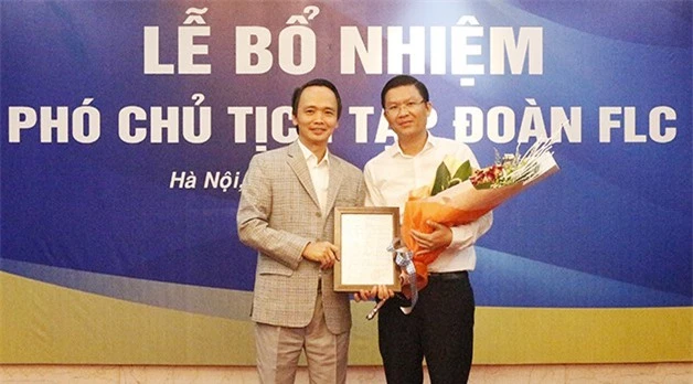 Ông Trịnh Văn Quyết, Chủ tịch HĐQT Tập đoàn trao quyết định bổ nhiệm cho ông Lê Thành Vinh.